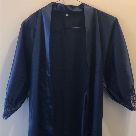 Silk Robe - Picture 3 of 6